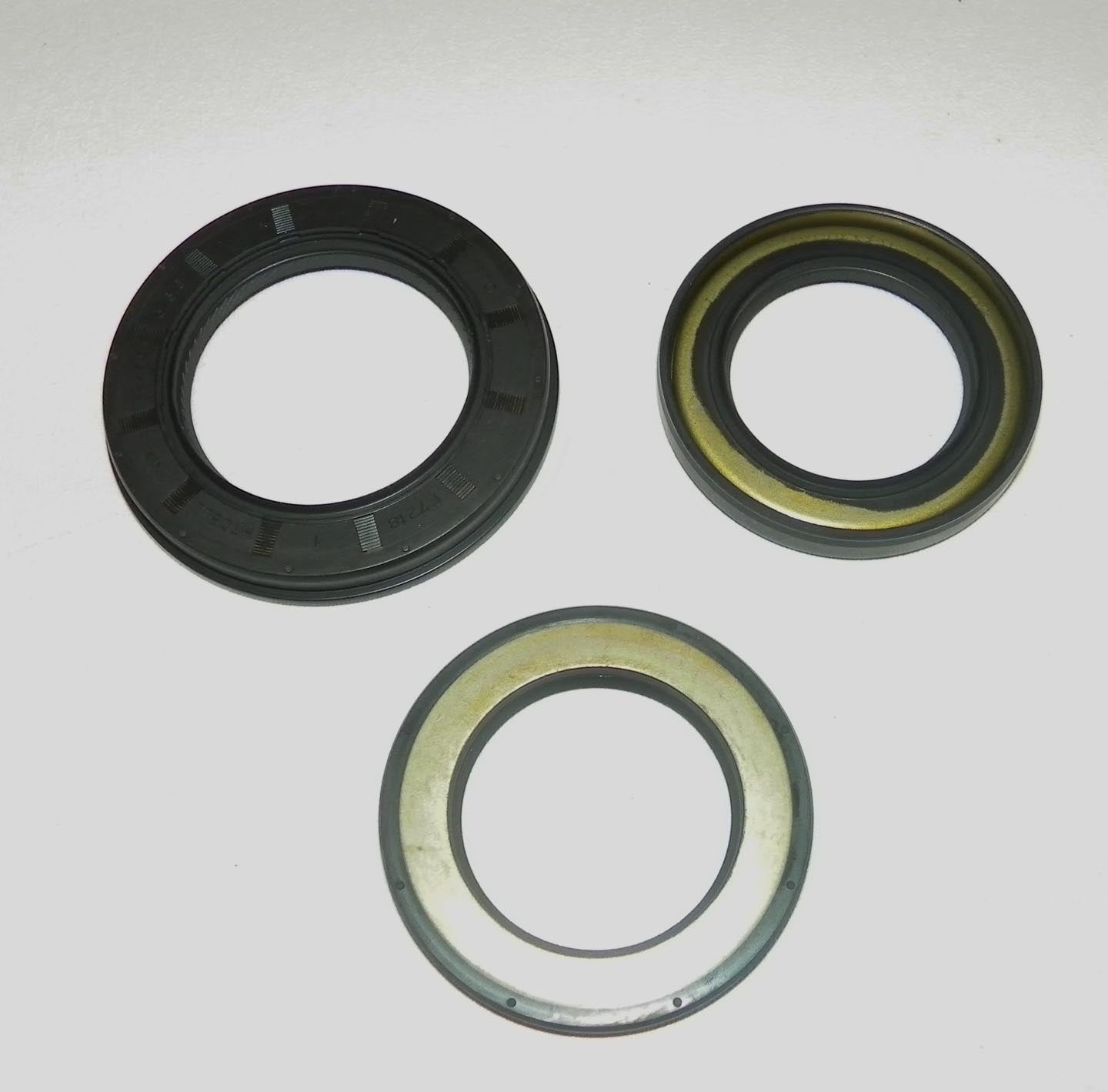 Crankshaft Oil Seal Kit; Kawasaki 1200 / 1500 03-26