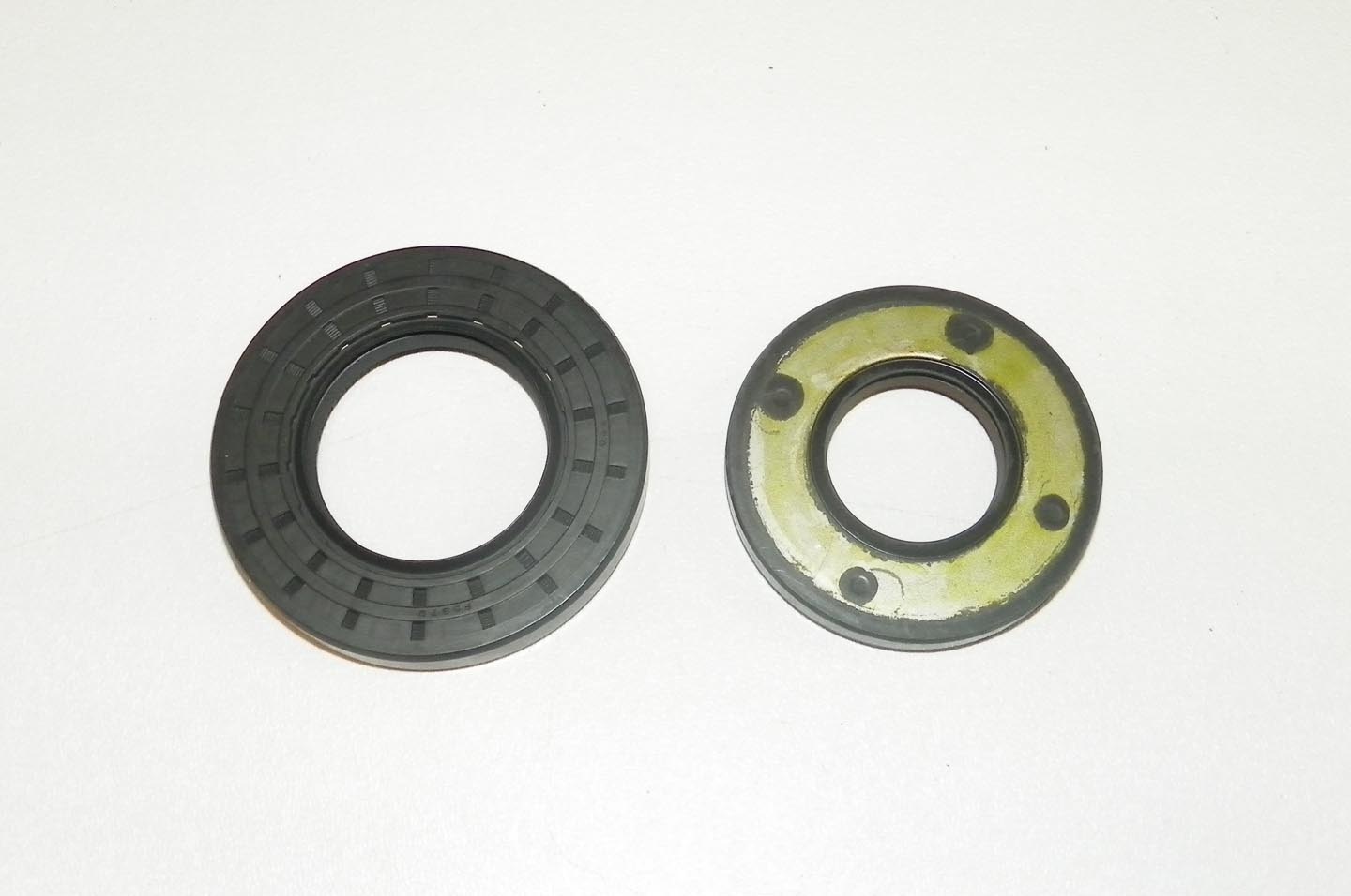 Crankshaft Oil Seal Kit; Sea-Doo 800