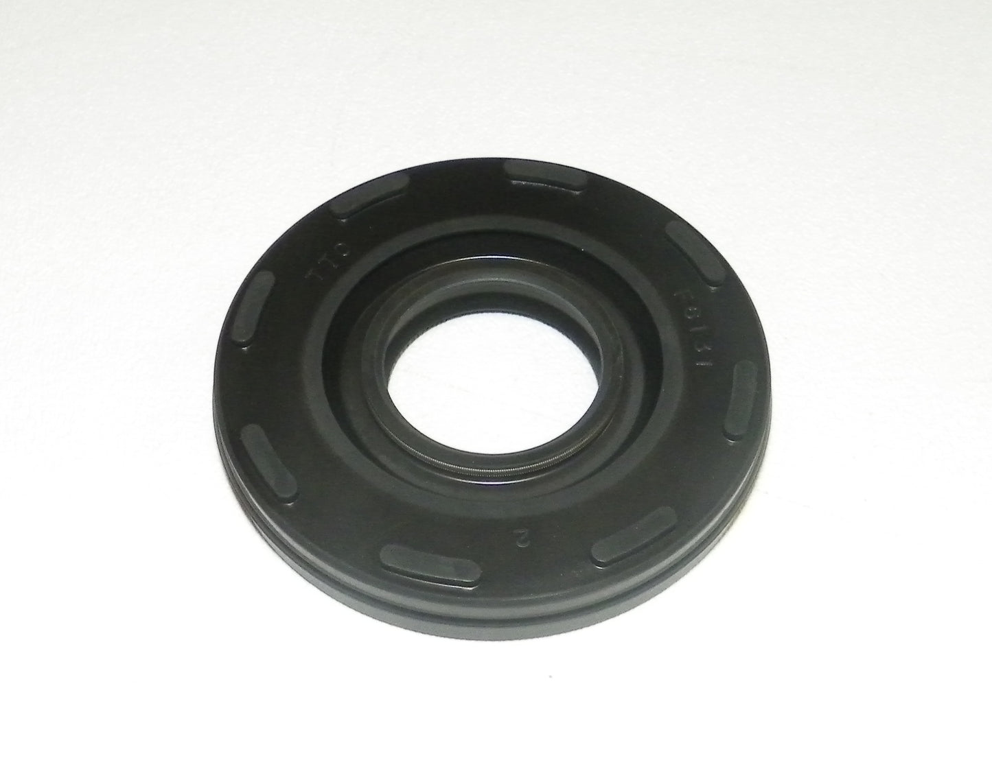 Crankshaft Oil Seal; Kawasaki 650 - 1100 86-11